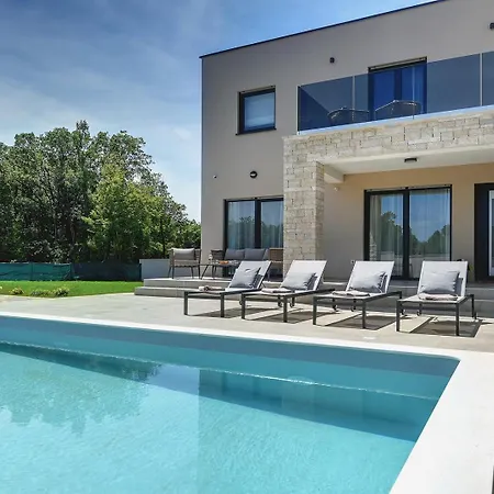 Omnia Villa *