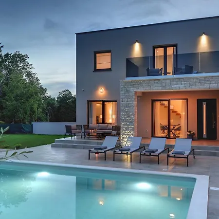 Omnia Villa *